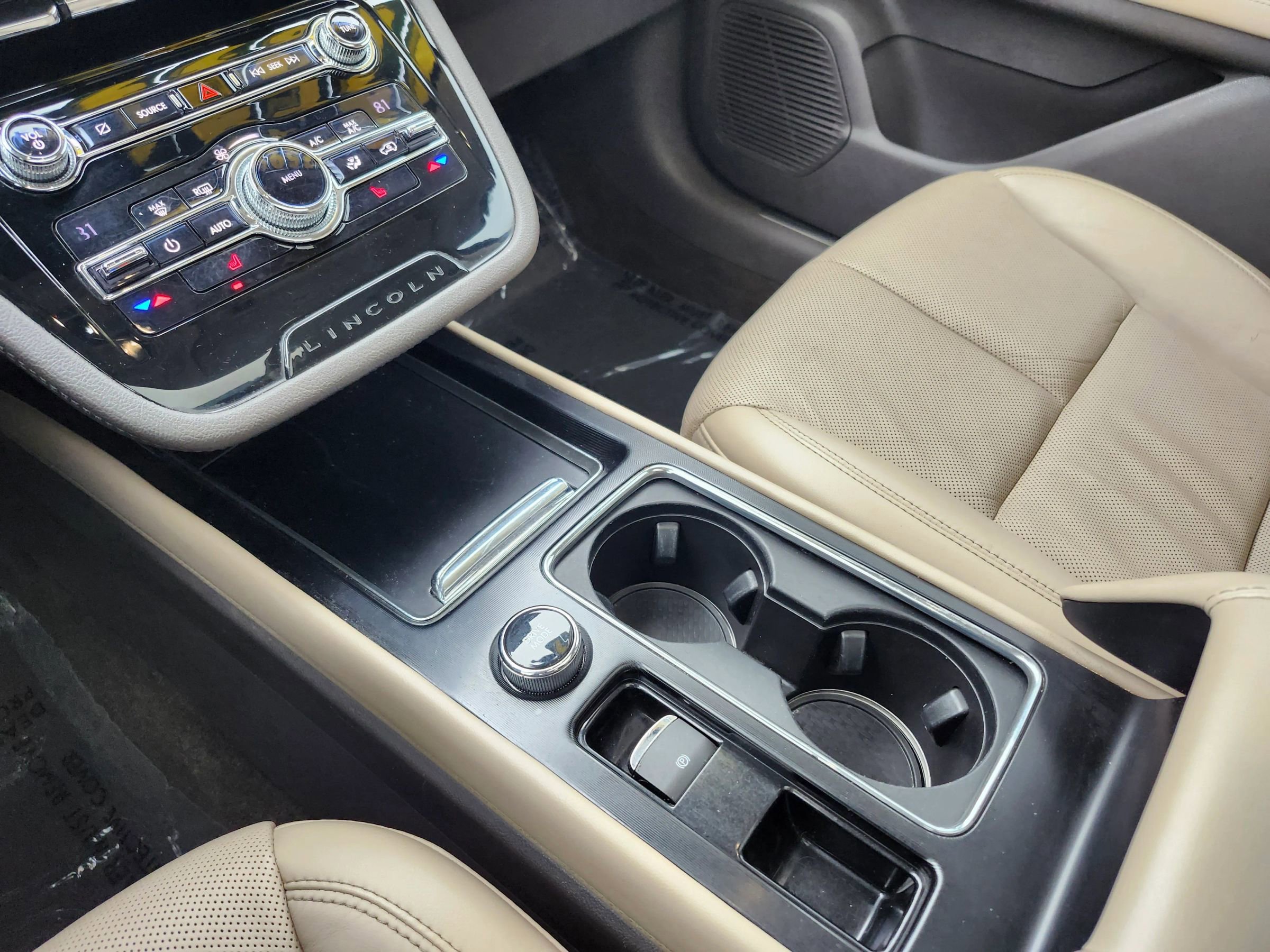 Used 2020 Lincoln Corsair FWD w/ Premium Package image 21