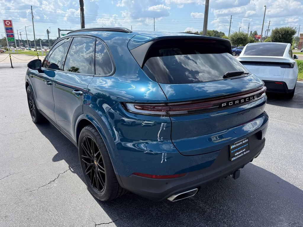 Used 2025 Porsche Cayenne AWD/4WD image 7