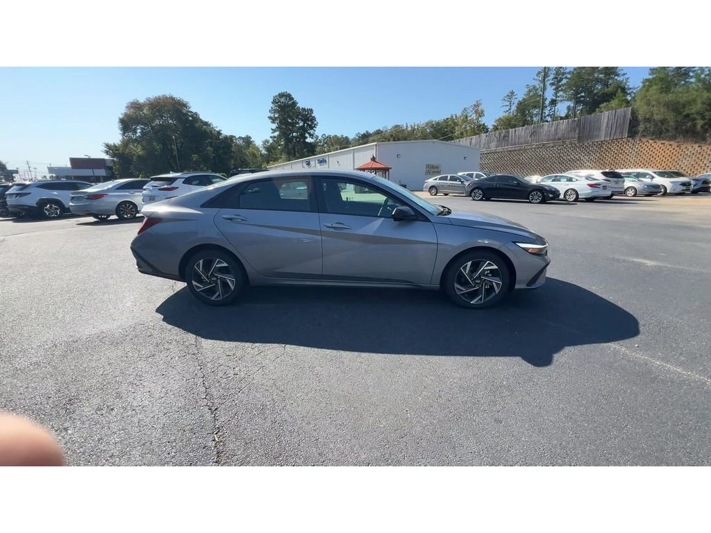 New 2025 Hyundai Elantra SEL image 9