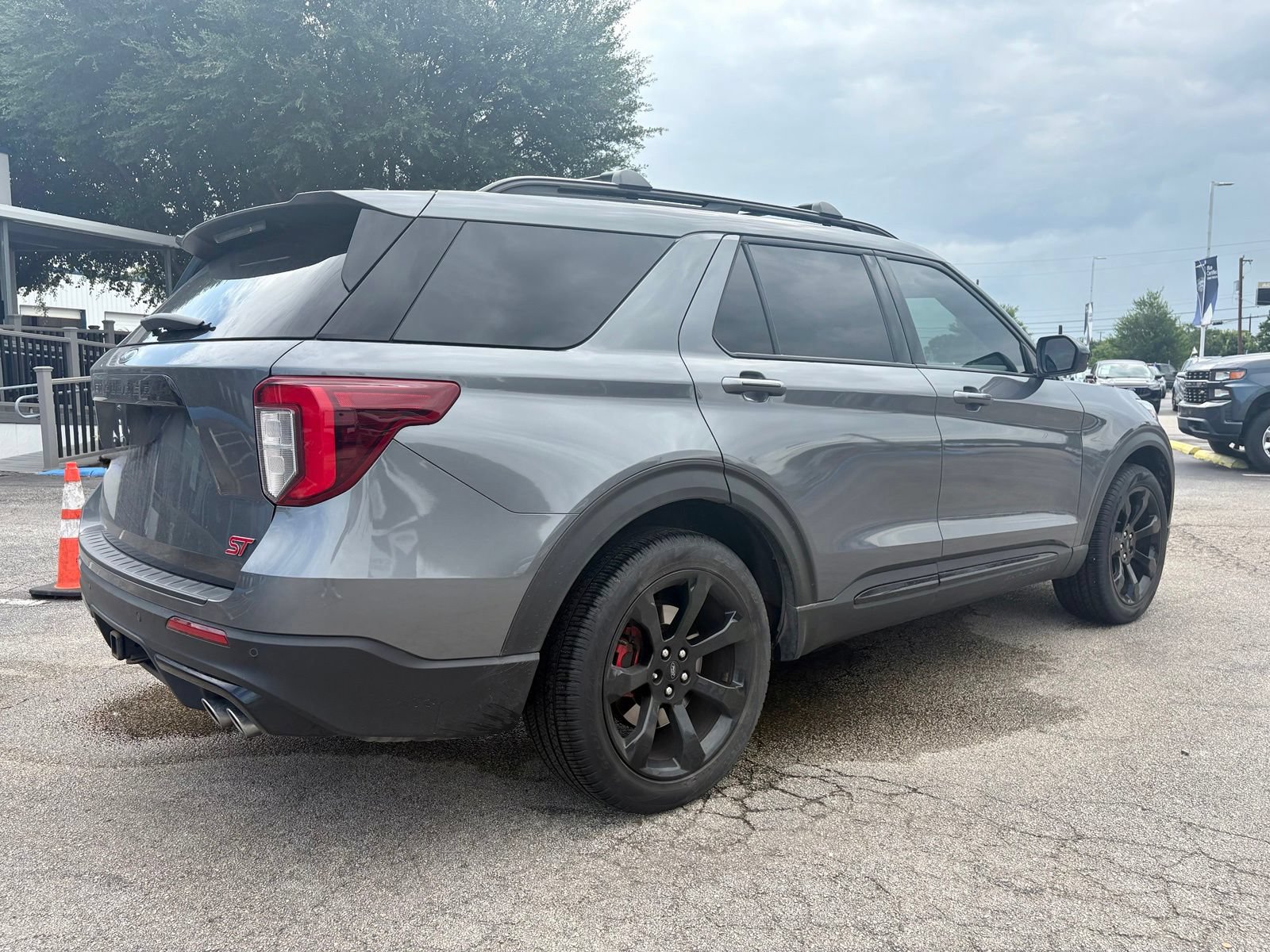 Used 2022 Ford Explorer ST w/ ST High-Performance Pack AWD/4WD image 3
