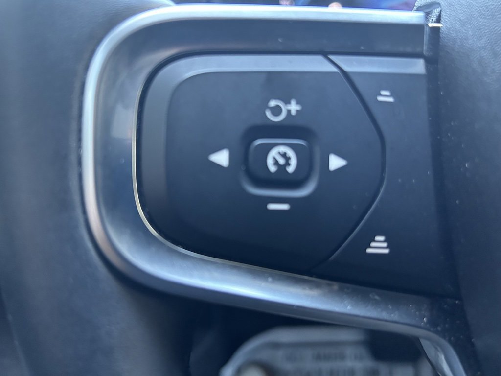 Certified 2025 Volvo XC40 B5 Plus image 26