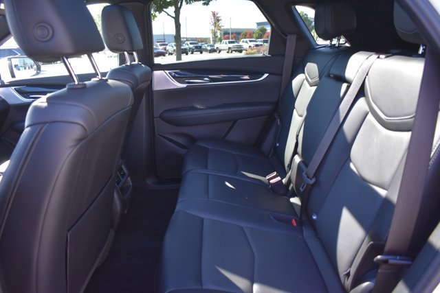 Used 2025 Cadillac XT5 Premium Luxury image 16