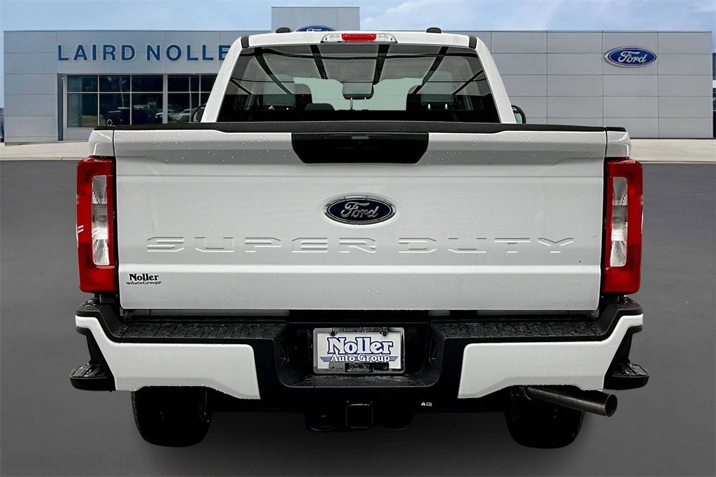 New 2026 Ford F250 4x4 Crew Cab Super Duty image 4