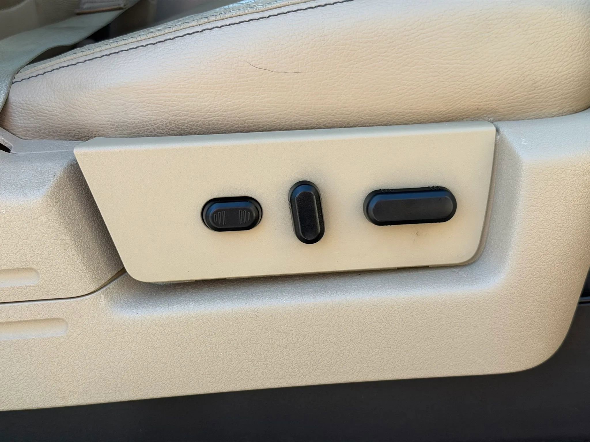 Used 2010 Ford F150 Lariat AWD/4WD image 29