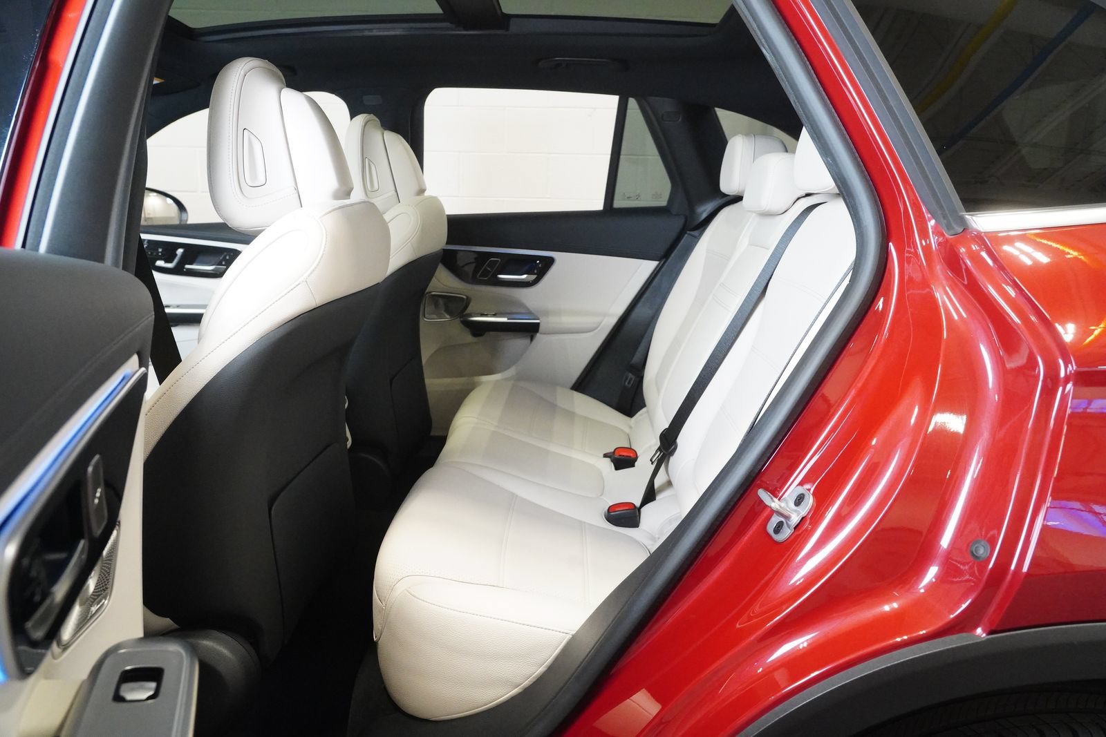 Used 2024 Mercedes-Benz GLC 300 4MATIC image 13
