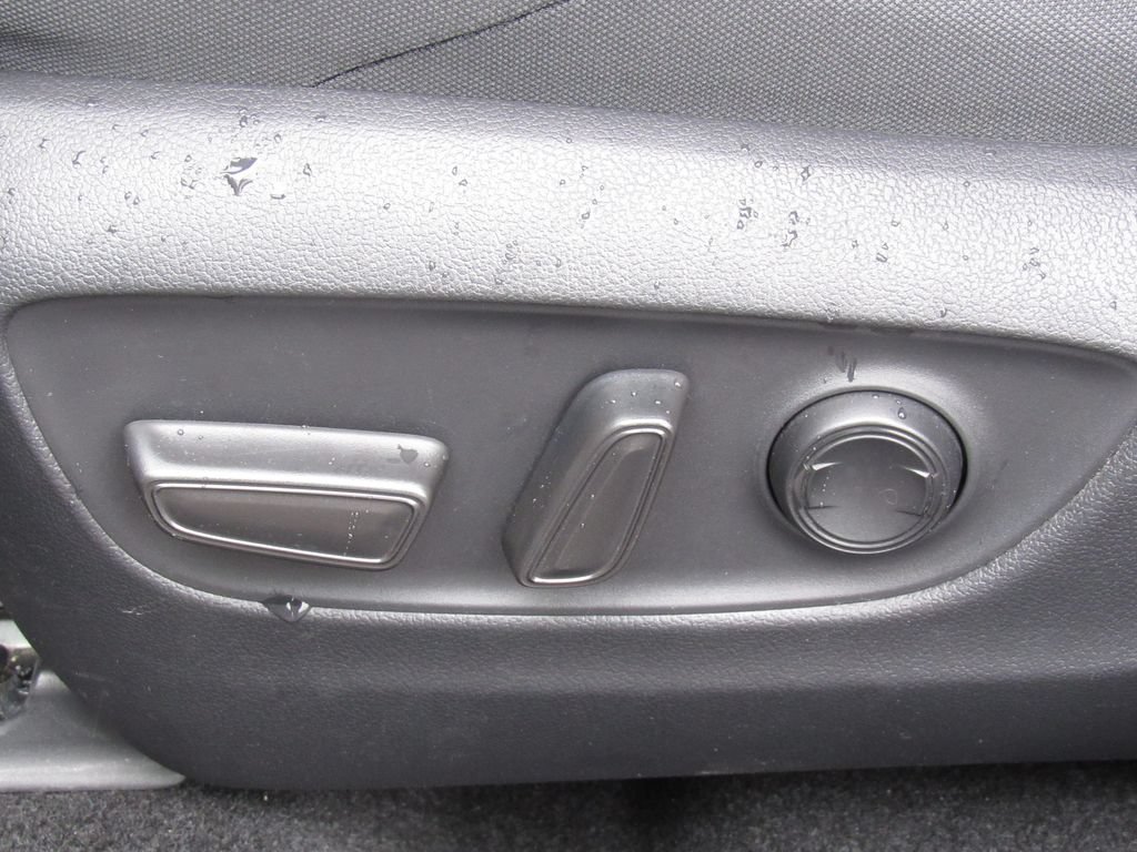 Certified 2024 Toyota Venza LE AWD/4WD image 11