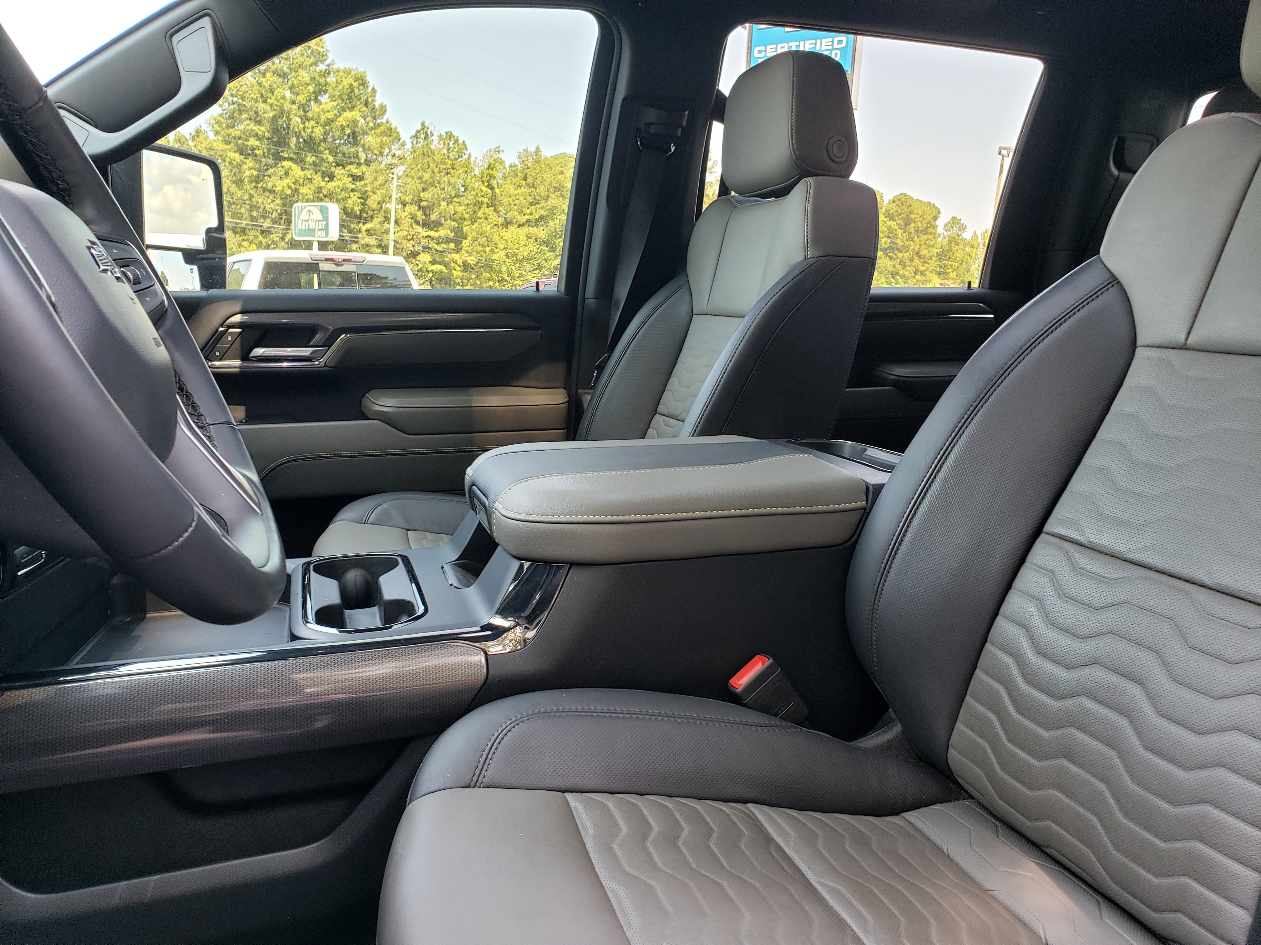 Used 2024 Chevrolet Silverado 2500 ZR2 w/ Technology Package image 23