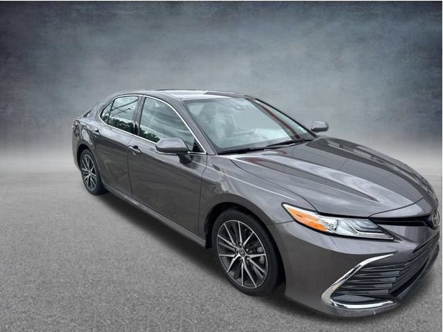 Used 2023 Toyota Camry XLE FWD image 2