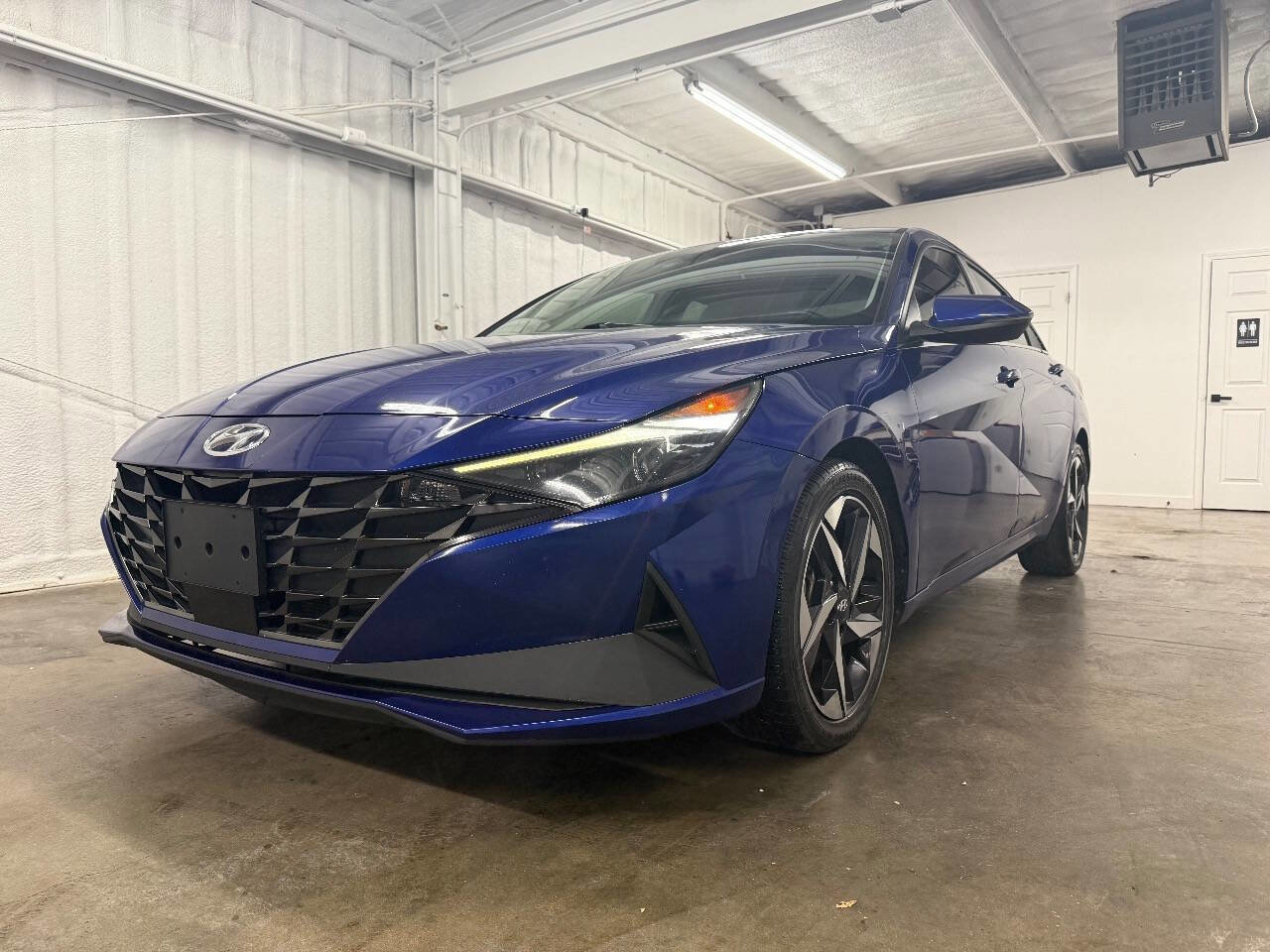 Used 2021 Hyundai Elantra Limited image 8