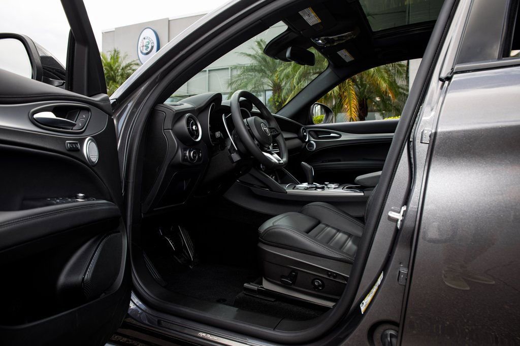 New 2025 Alfa Romeo Stelvio Sprint image 27