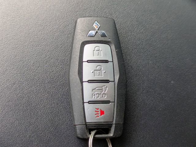 Used 2022 Mitsubishi Outlander SE image 34