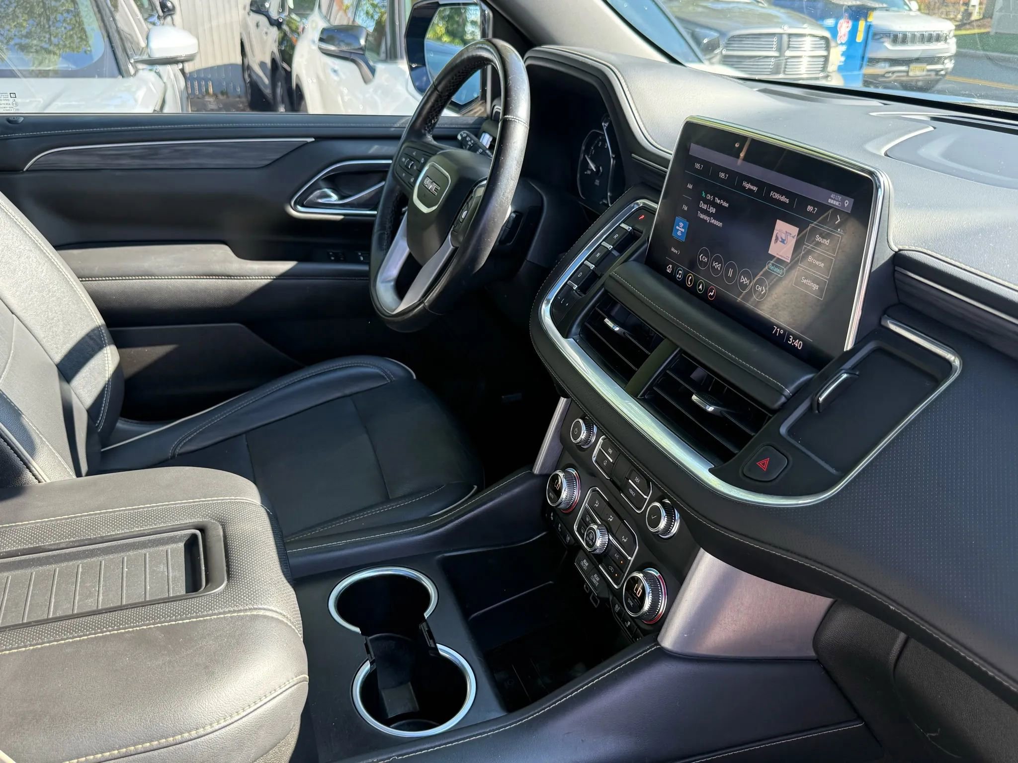 Used 2021 GMC Yukon XL SLT w/ SLT Premium Package image 21