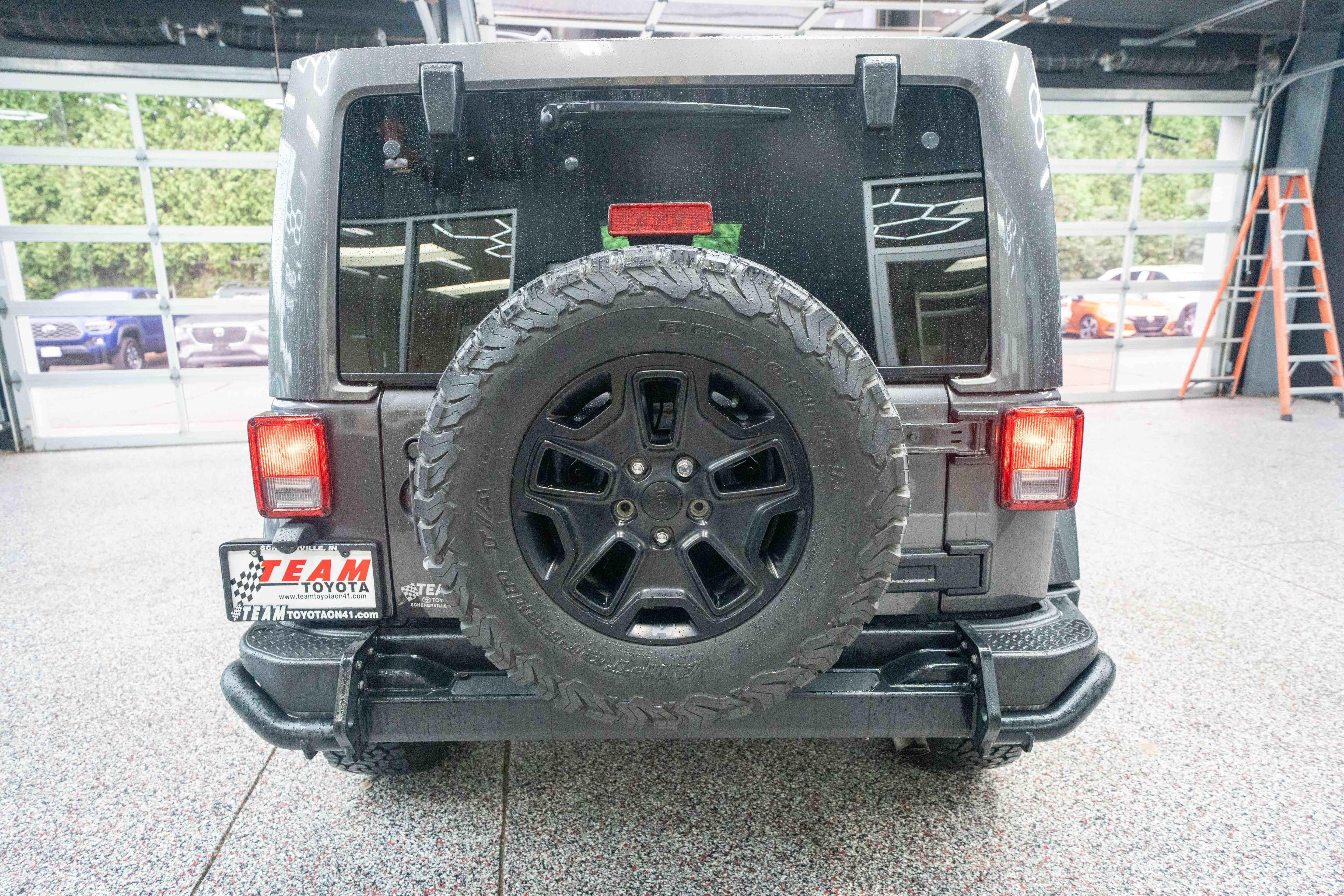 Used 2016 Jeep Wrangler Unlimited Sahara AWD/4WD image 3