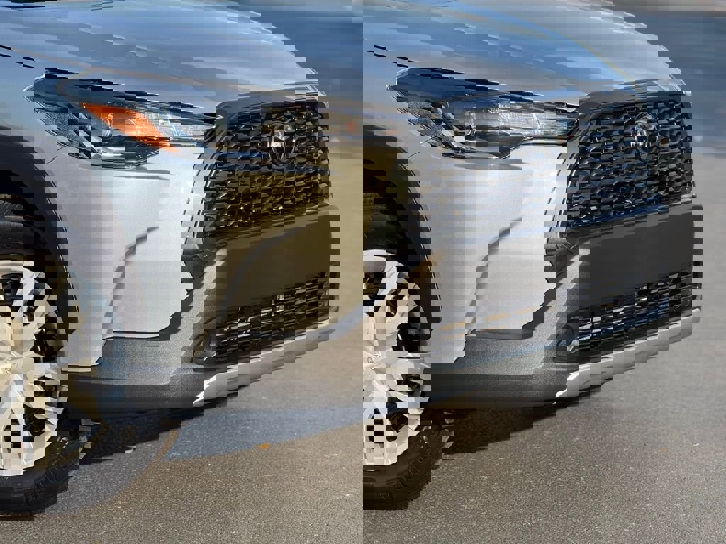 Certified 2023 Toyota Corolla Cross L image 6