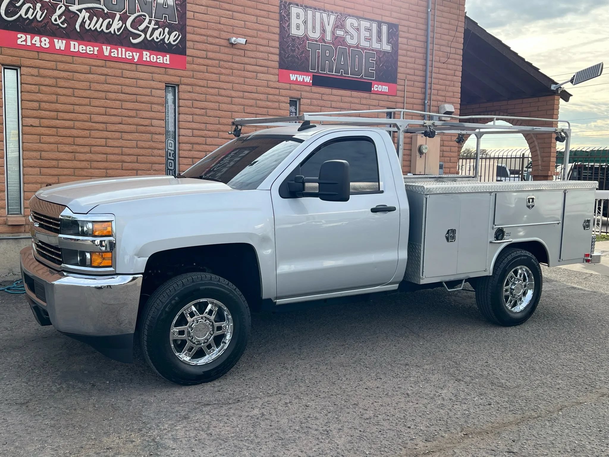 Used 2018 Chevrolet Silverado 2500 W/T RWD image 2
