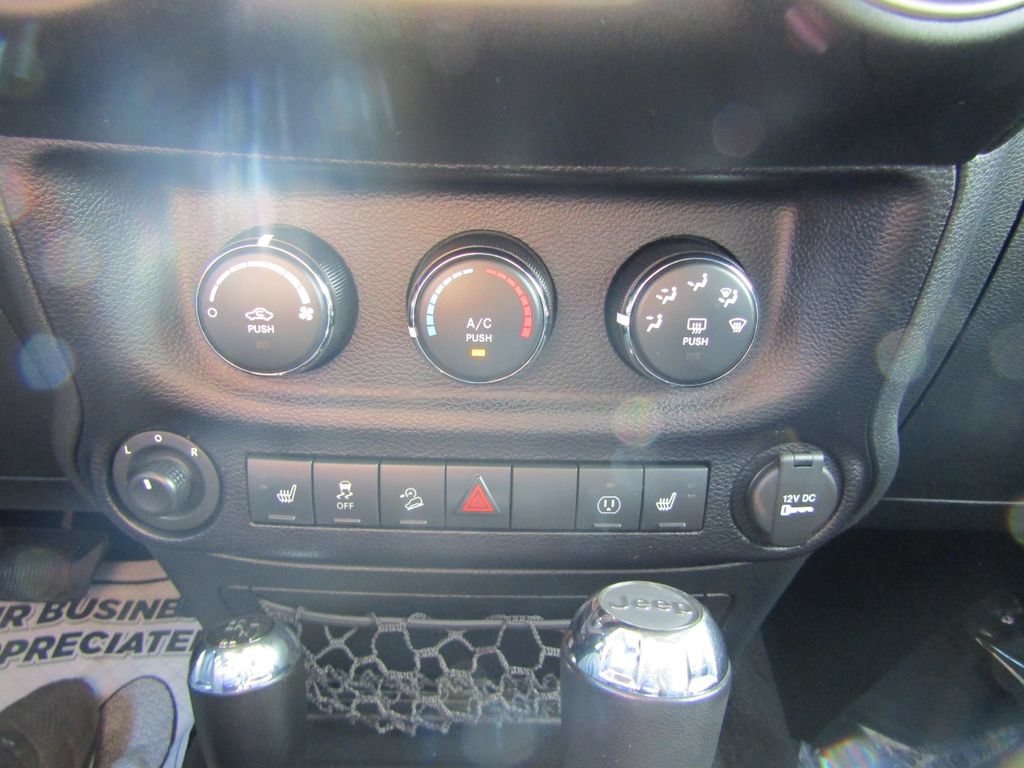Used 2016 Jeep Wrangler Unlimited Rubicon AWD/4WD image 33
