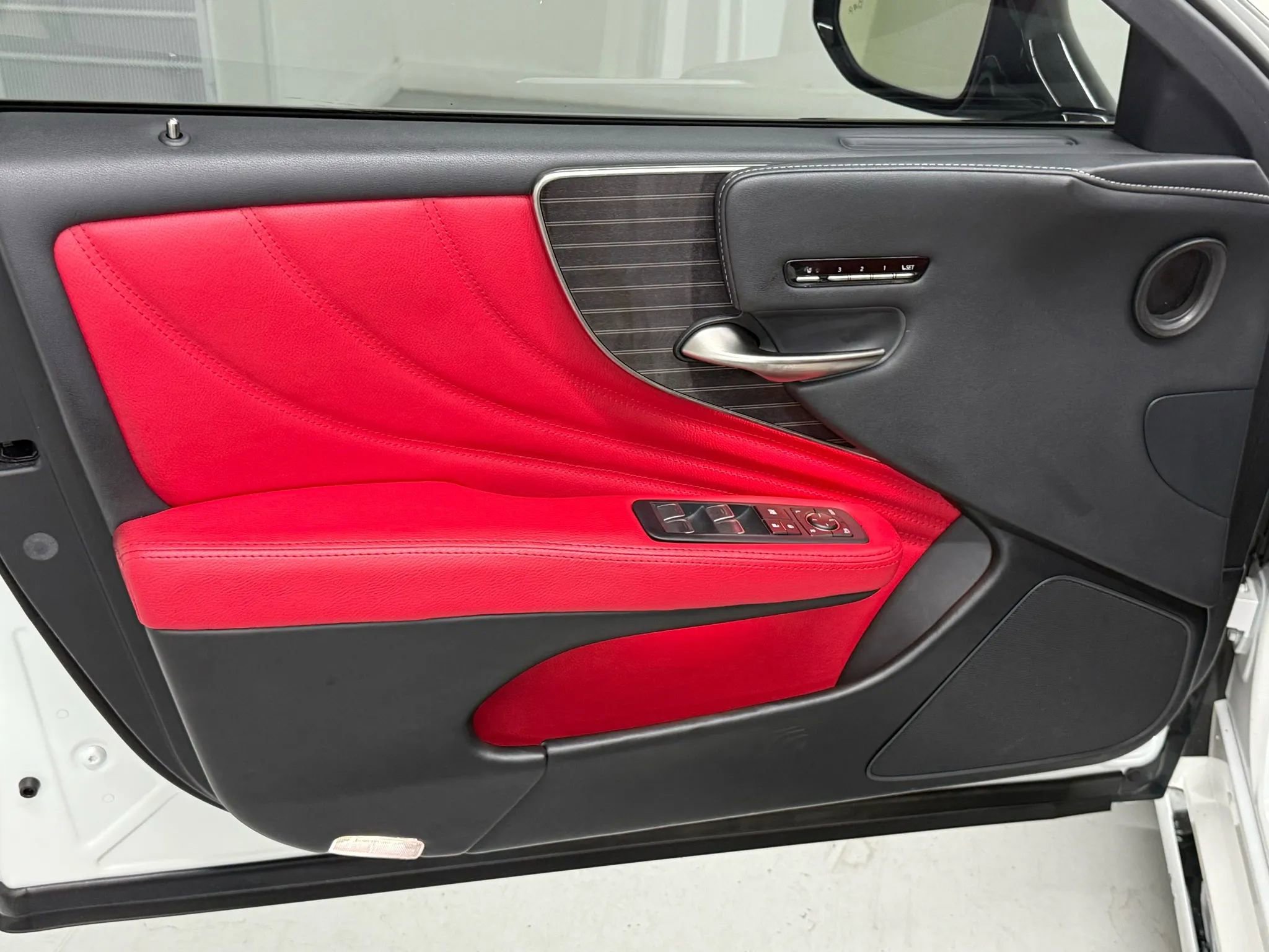 Used 2018 Lexus LS 500 w/ Accessory Package (Z2) image 24