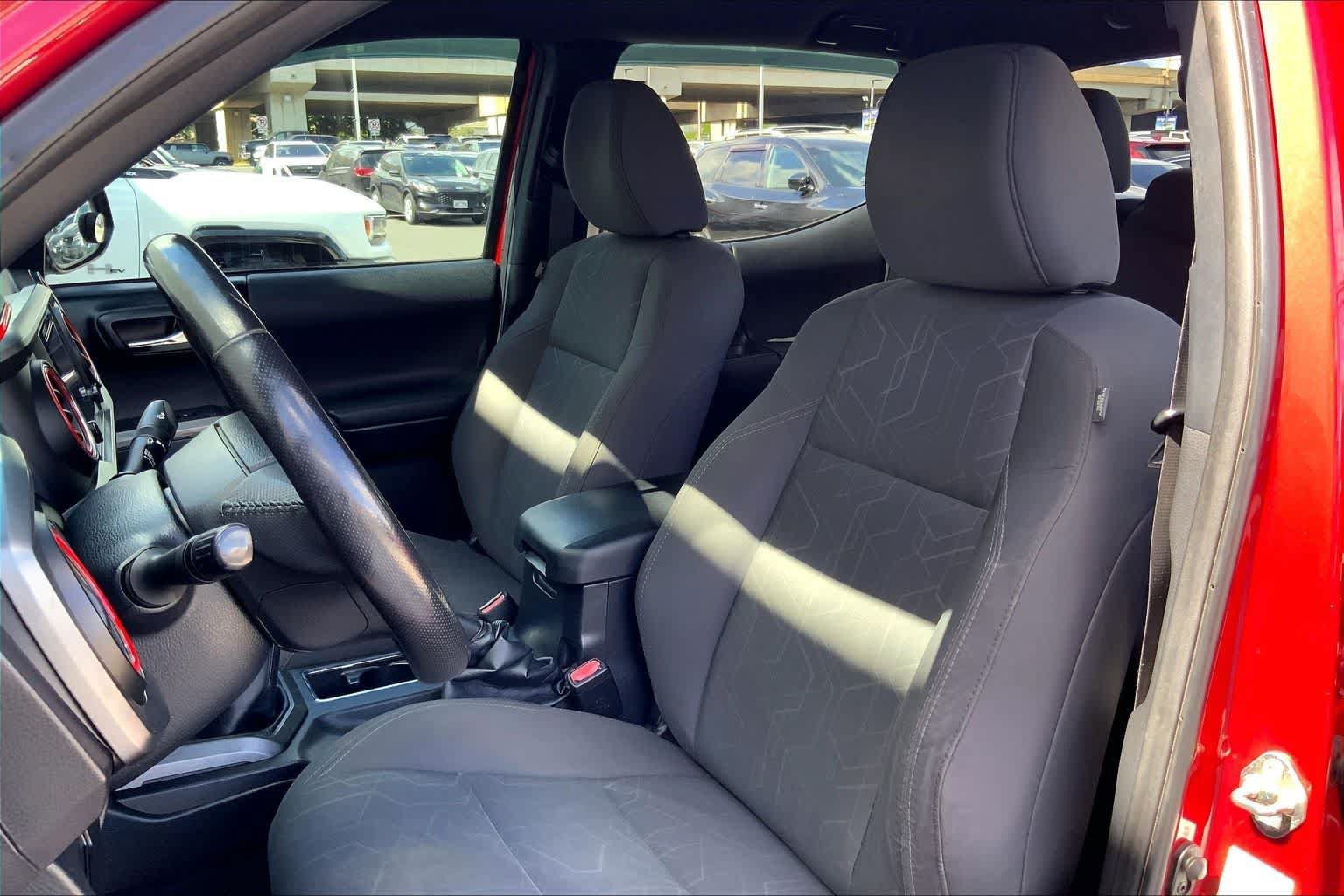 Used 2016 Toyota Tacoma SR AWD/4WD image 11