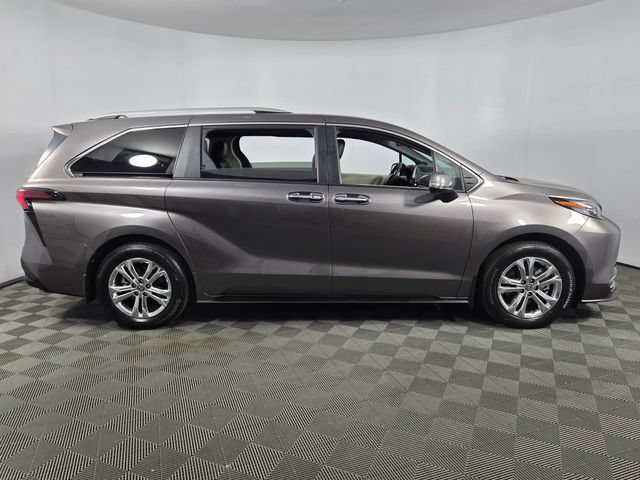 Used 2024 Toyota Sienna Platinum AWD/4WD image 11