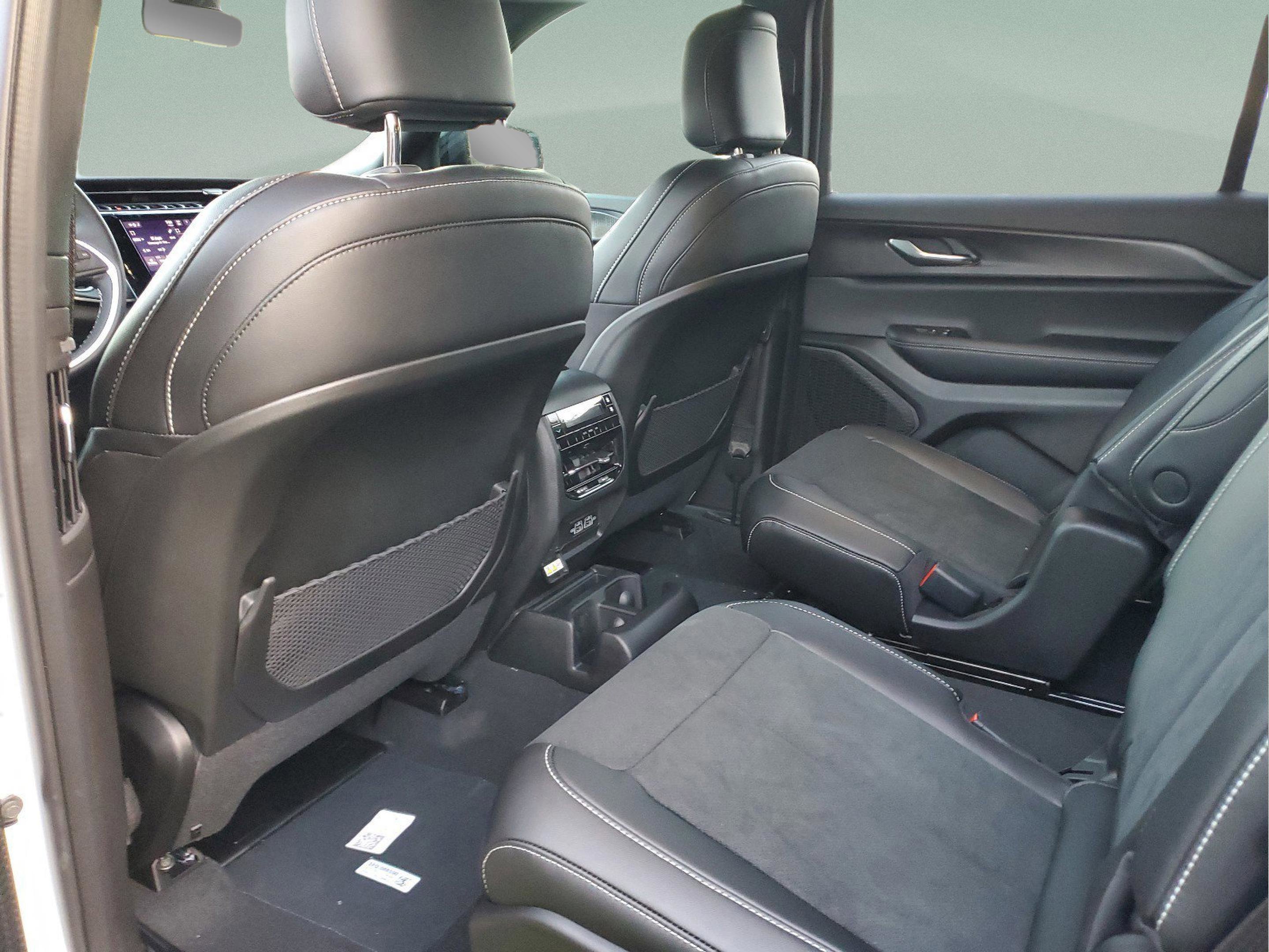 New 2025 Jeep Grand Cherokee L Altitude image 10