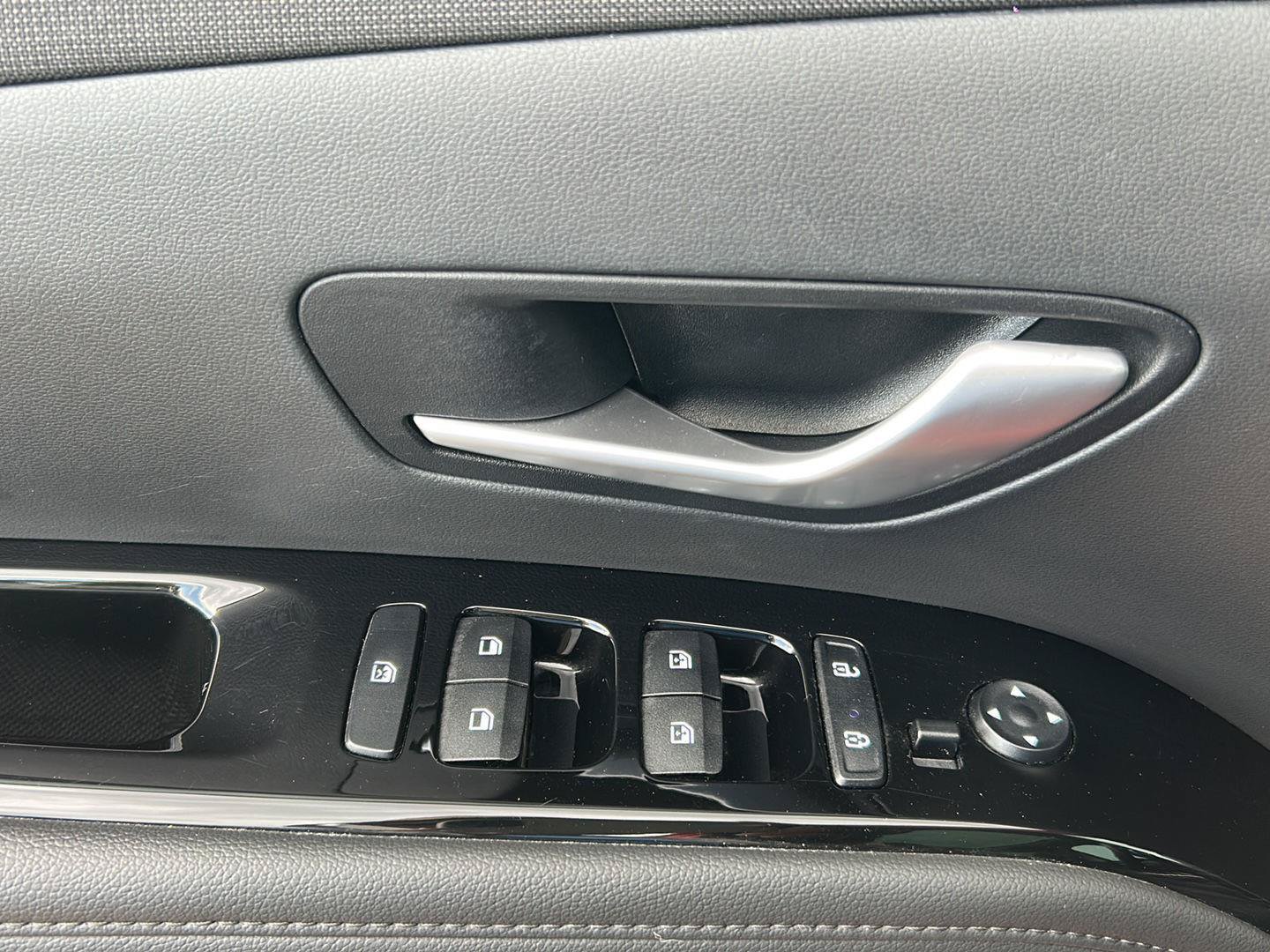 Used 2023 Hyundai Tucson Limited w/ Cargo Package FWD image 10