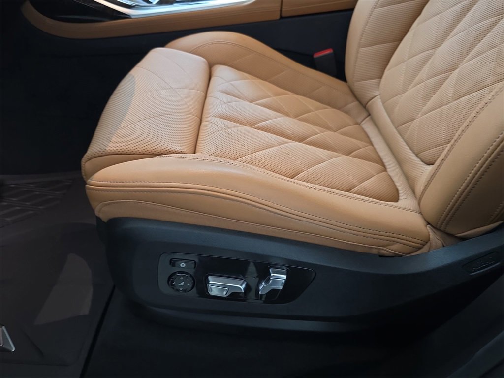 Used 2025 BMW X7 xDrive40i w/ M Sport Package image 30