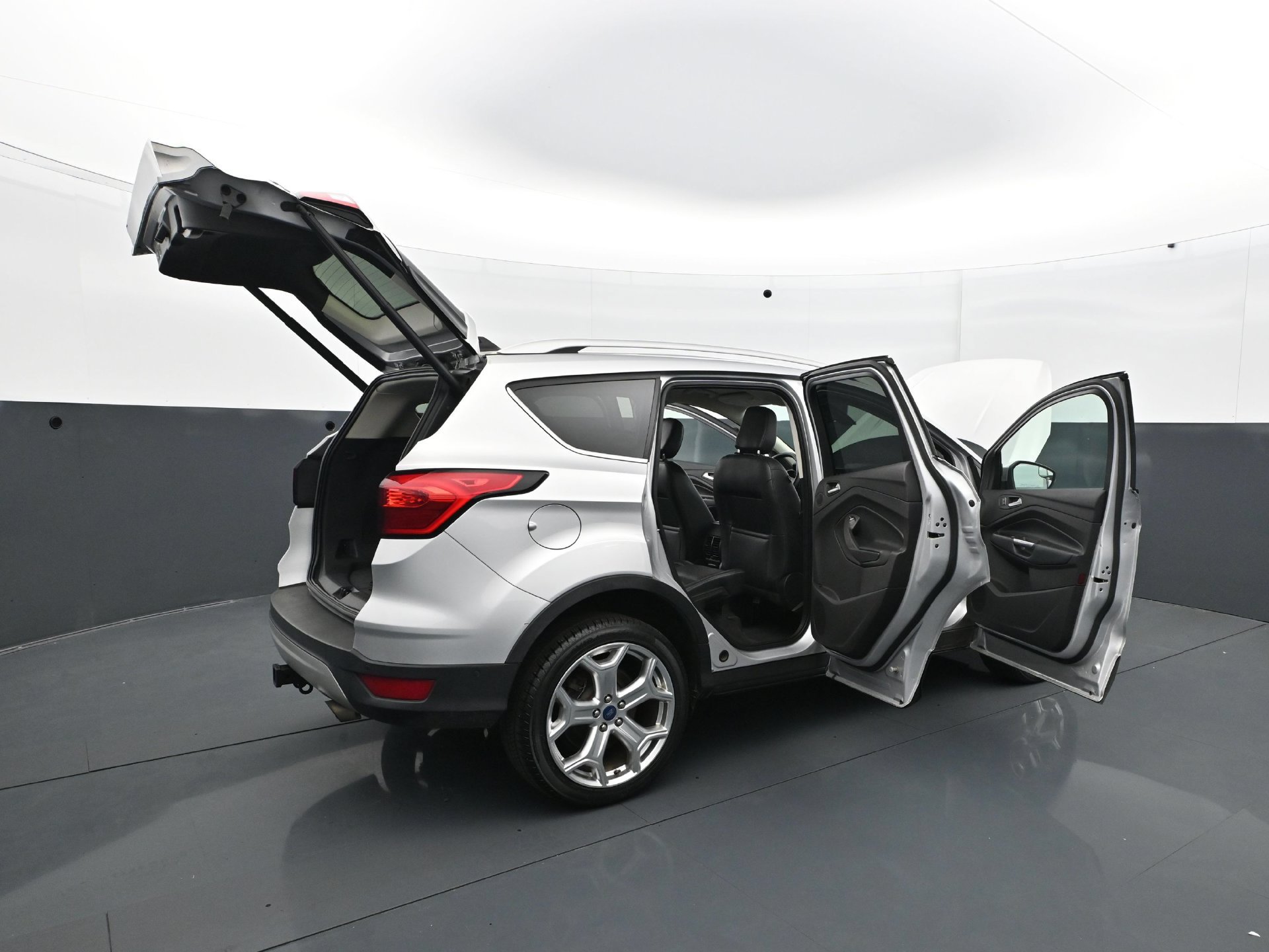 Used 2019 Ford Escape Titanium w/ U9j03 - Titanium Tow Package AWD/4WD image 34