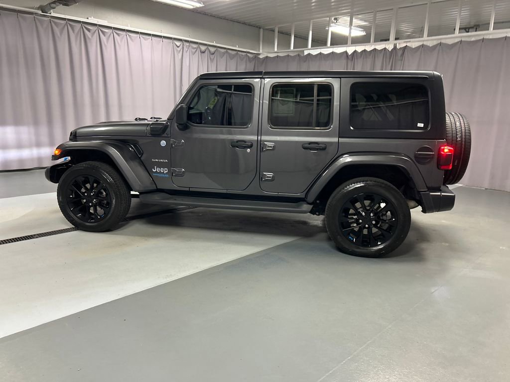 Used 2022 Jeep Wrangler Unlimited Sahara w/ Cold Weather Group image 4