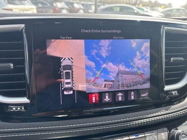 Used 2022 Chrysler Pacifica Touring-L w/ Uconnect Theater Family Group image 27