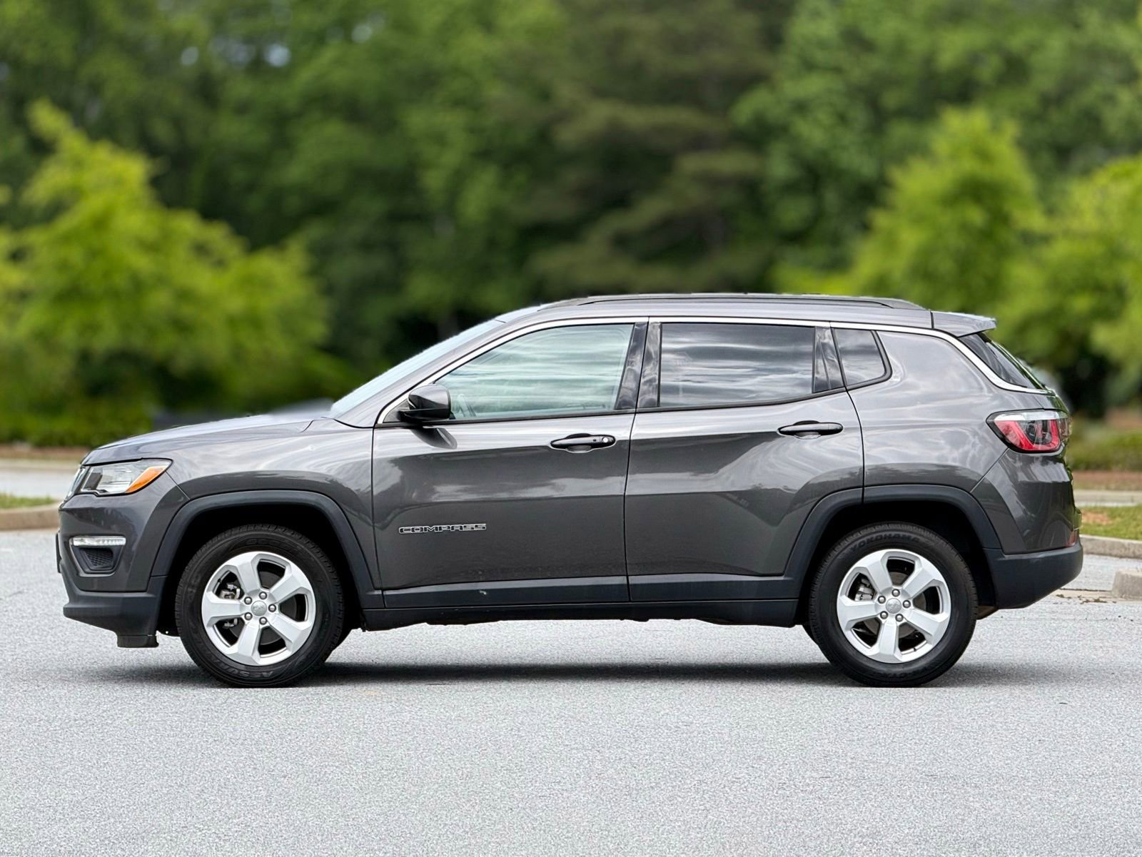 Used 2018 Jeep Compass Latitude FWD image 8