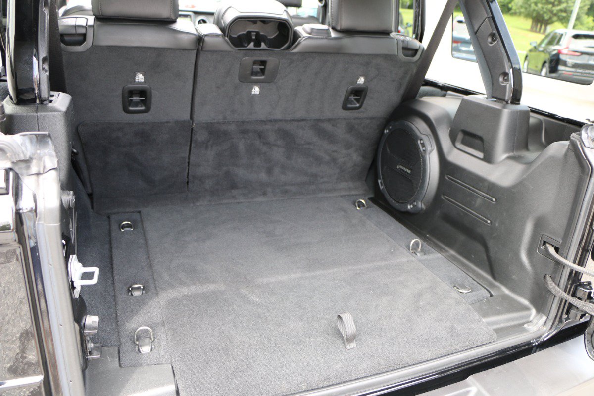 Used 2022 Jeep Wrangler Unlimited Sahara AWD/4WD image 25