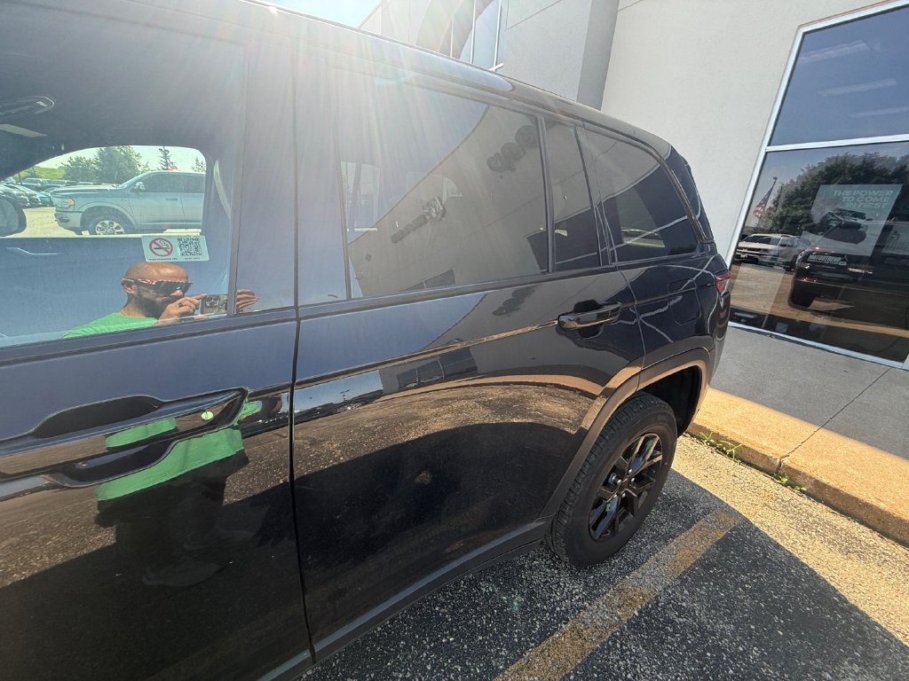 Used 2024 Jeep Grand Cherokee Altitude AWD/4WD image 38