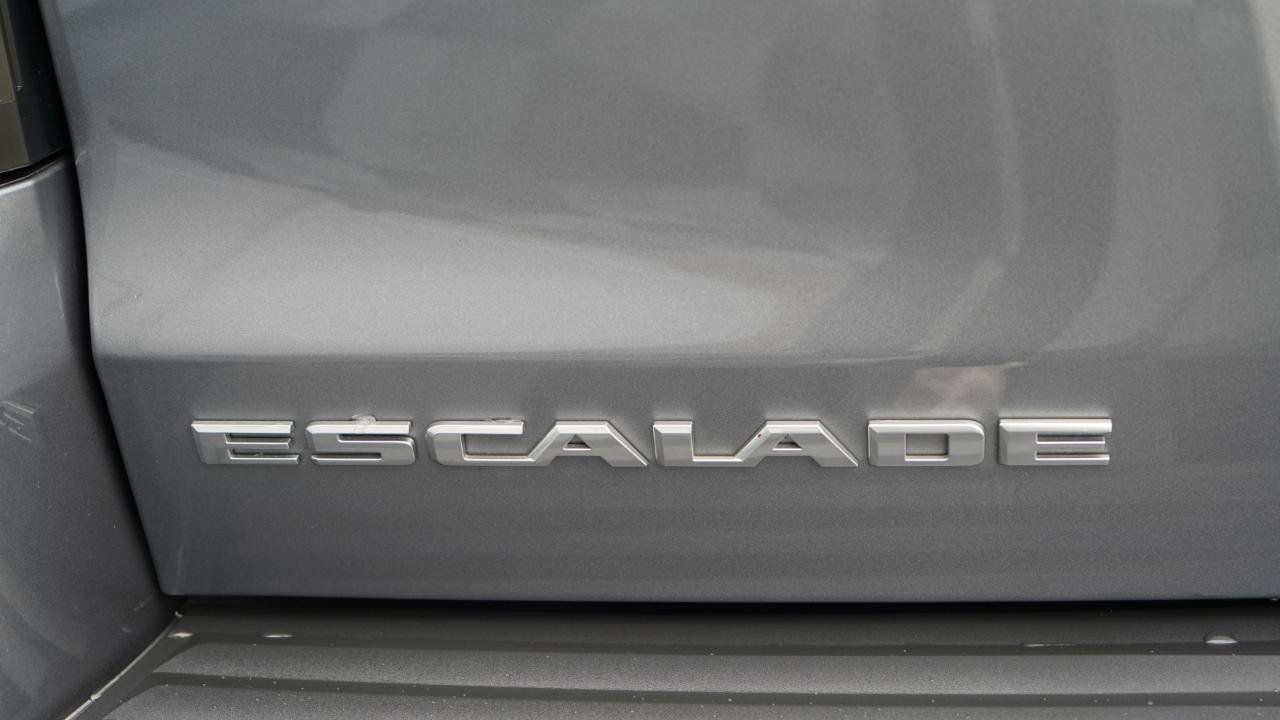 Used 2019 Cadillac Escalade ESV Luxury AWD/4WD image 34