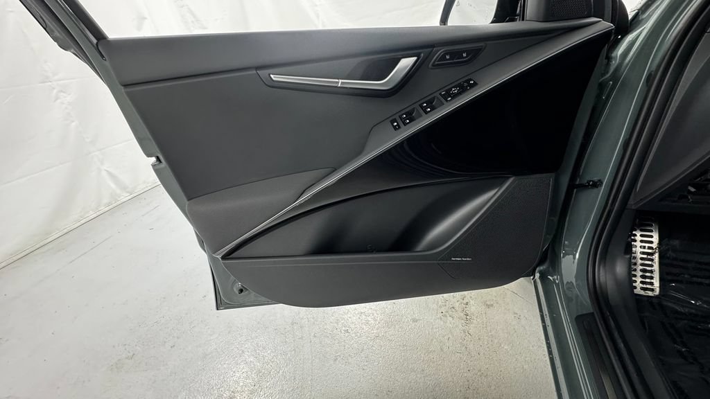 New 2026 Kia Niro SX Touring FWD image 19