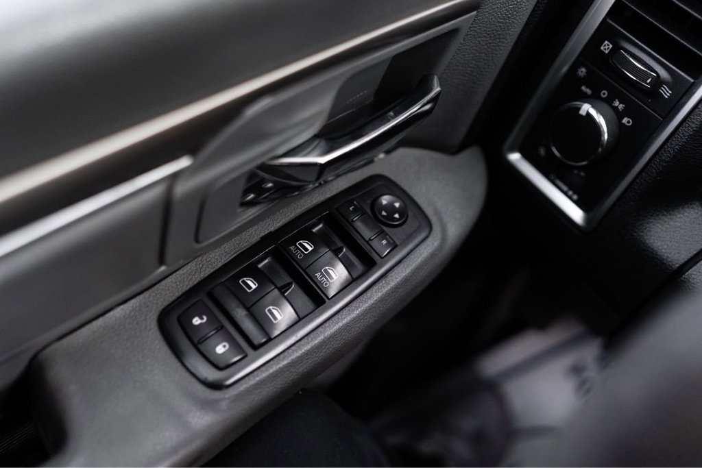 Used 2016 RAM 3500 SLT image 12