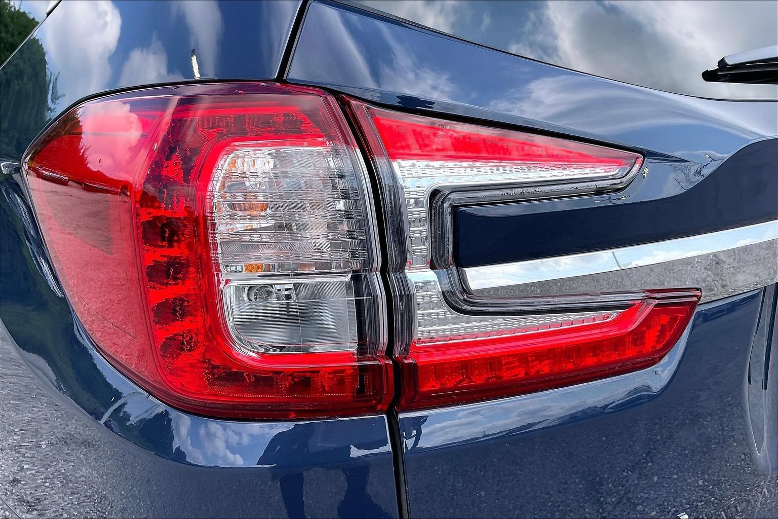 Certified 2025 Subaru Ascent Premium w/ Premium Package AWD/4WD image 31