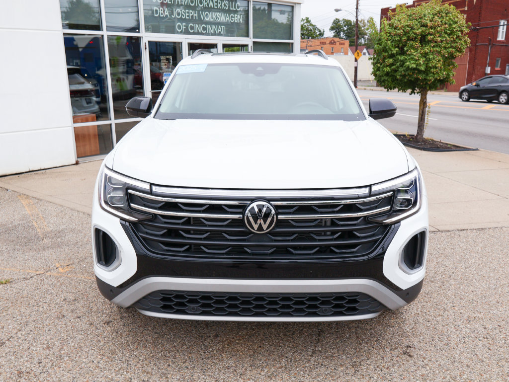 Certified 2025 Volkswagen Atlas Peak Edition SE AWD/4WD image 8