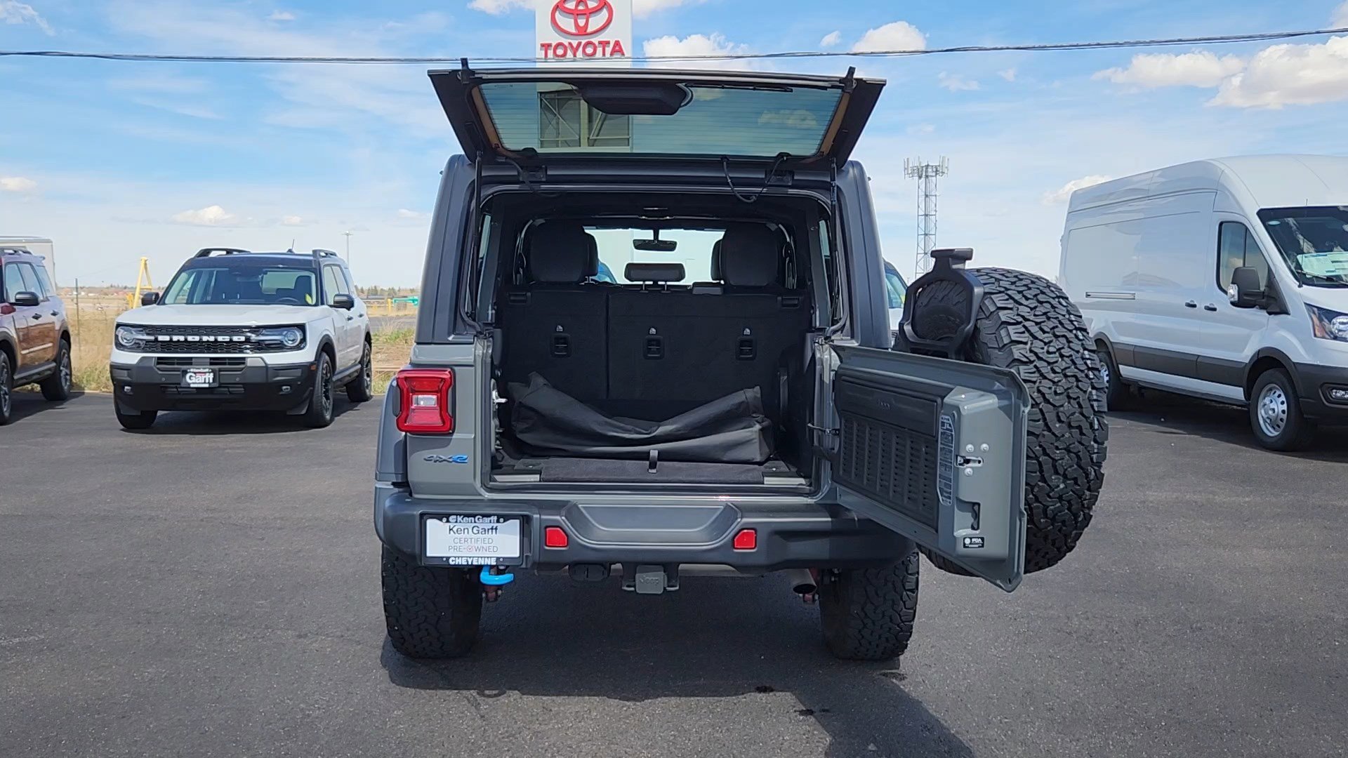 Used 2023 Jeep Wrangler Unlimited Rubicon 4xe w/ Steel Bumper Group image 18