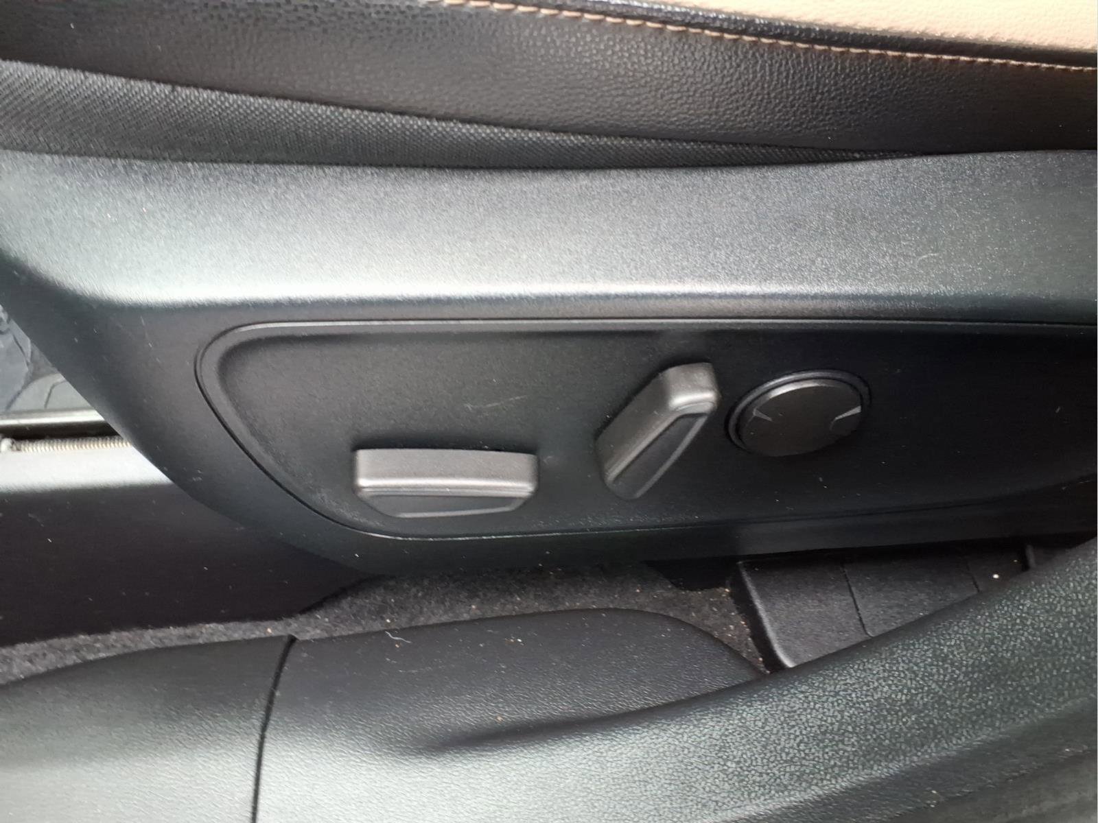 Used 2020 Ford Escape Titanium image 13