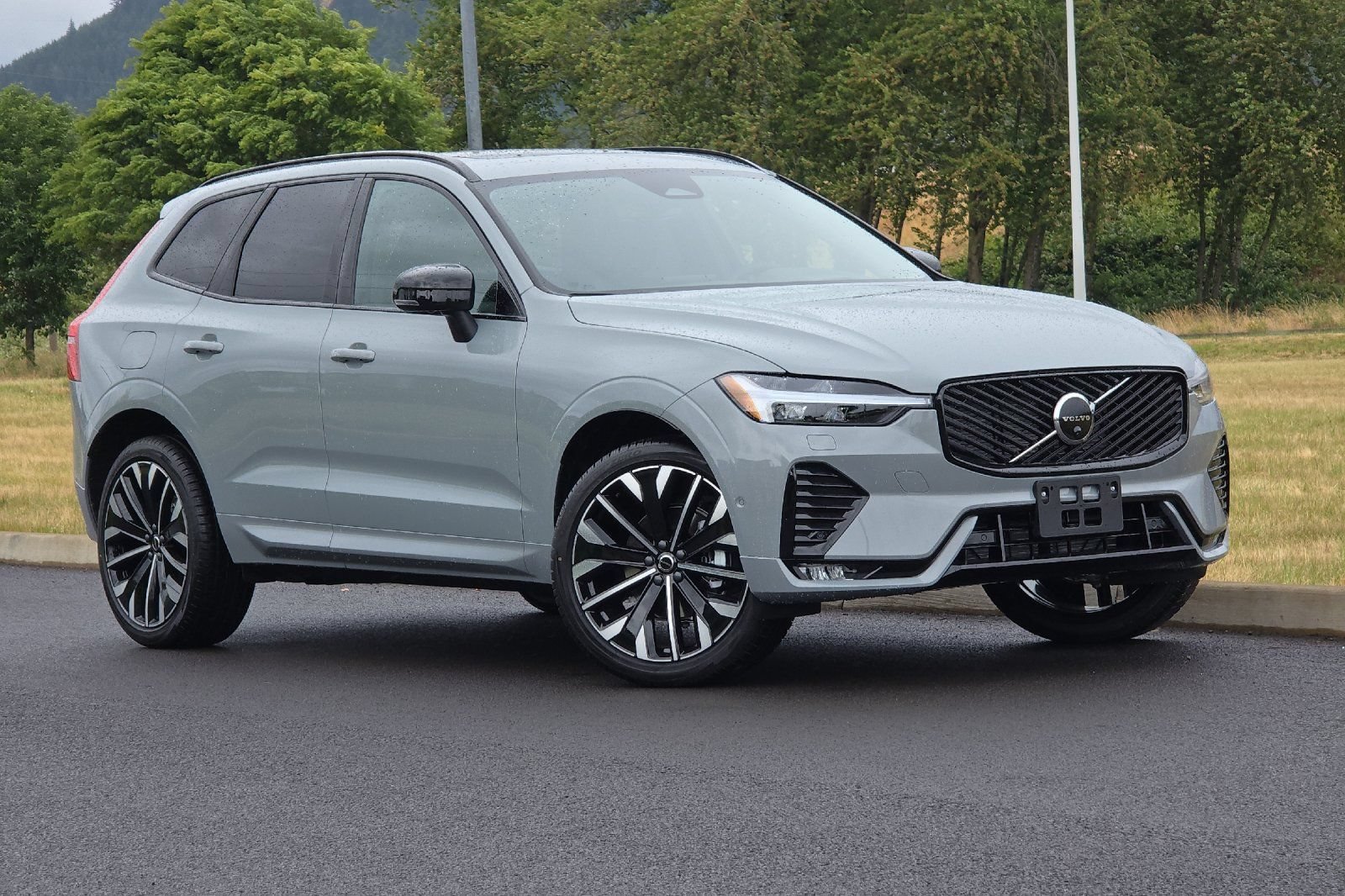New 2026 Volvo XC60 B5 Ultra w/ Climate Package