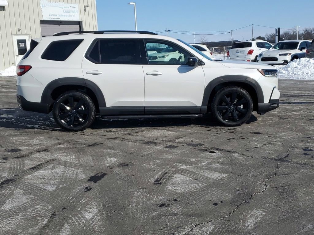 Used 2025 Honda Pilot Black Edition image 10