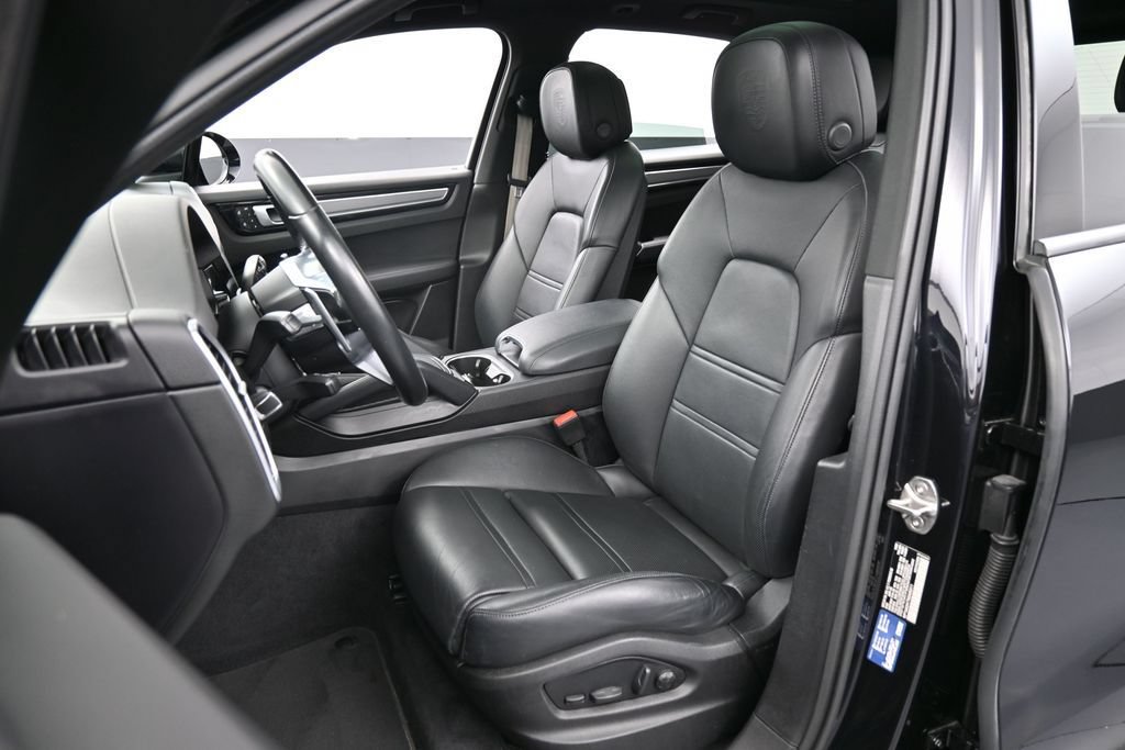 Certified 2022 Porsche Cayenne Platinum Edition AWD/4WD image 5