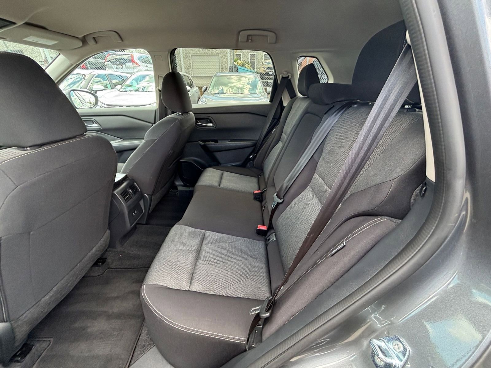 Used 2025 Nissan Rogue SV FWD image 28