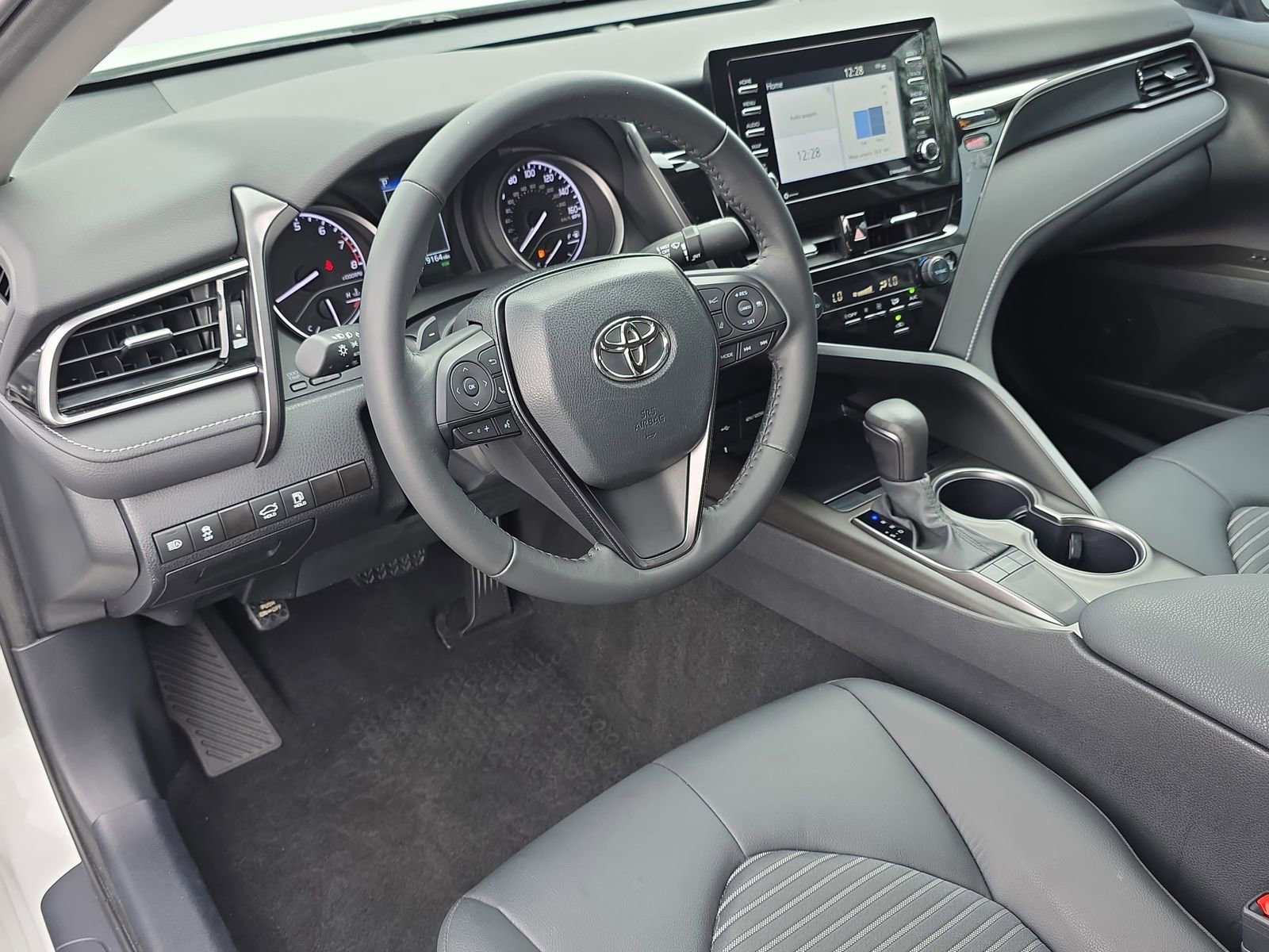 Used 2024 Toyota Camry SE w/ Convenience Package FWD image 15