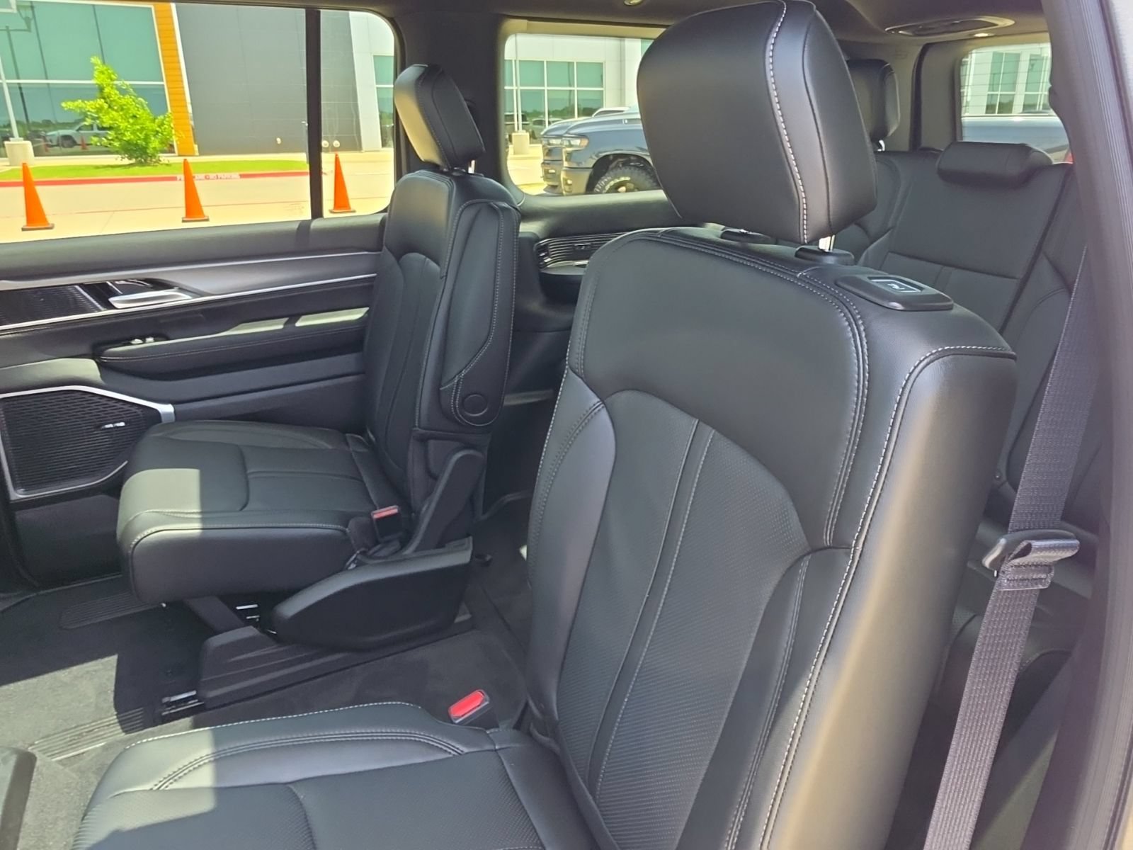New 2026 Jeep Grand Wagoneer 4WD w/ Premium Group I image 21