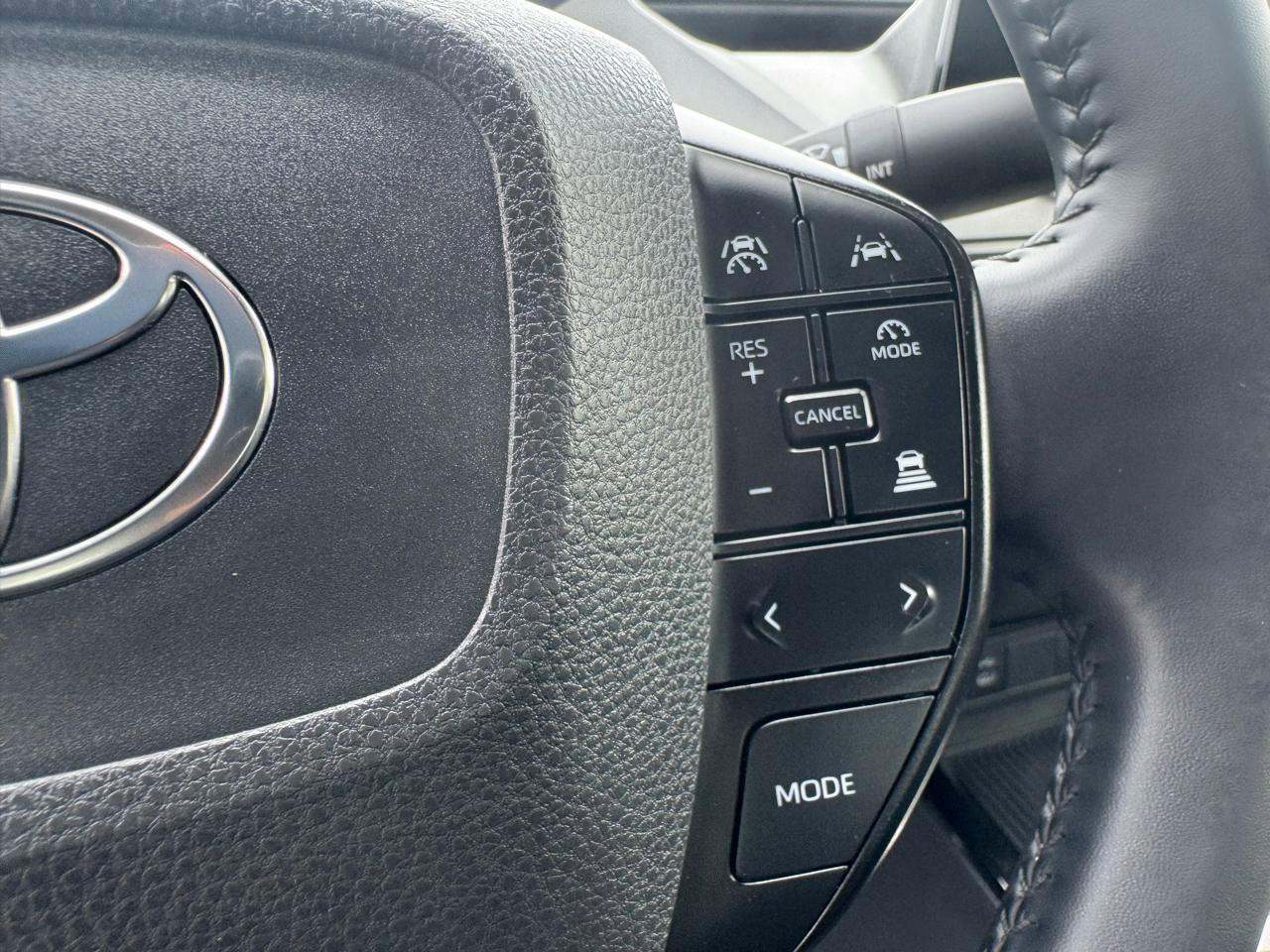 Used 2025 Toyota Prius LE image 33