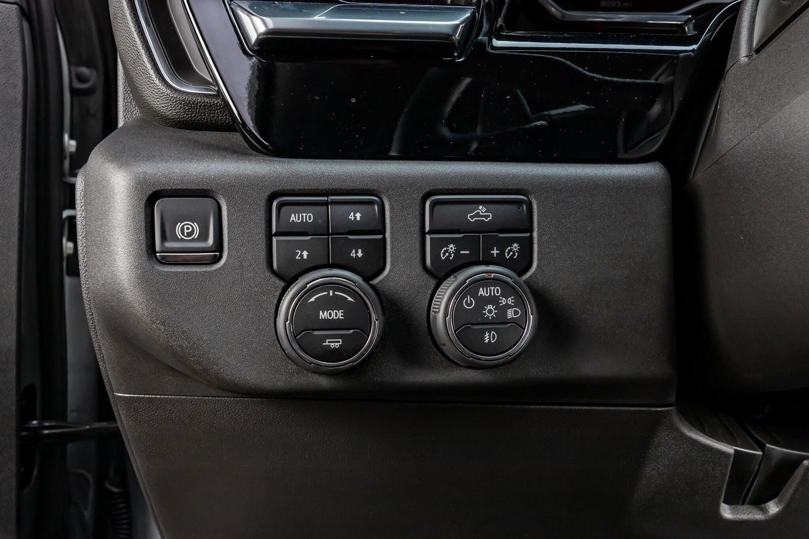 Used 2025 Chevrolet Silverado 1500 LT Trail Boss w/ Convenience Package II AWD/4WD image 17