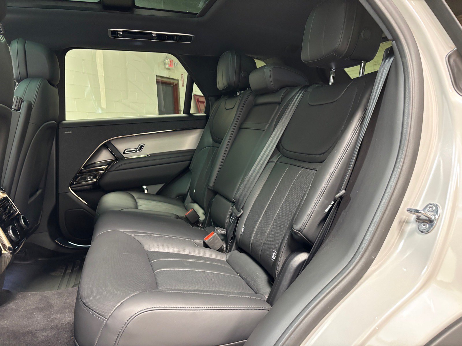 Used 2026 Land Rover Range Rover Sport SE AWD/4WD image 27