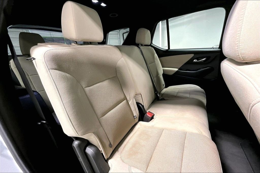 Used 2023 Chevrolet Traverse LS image 37