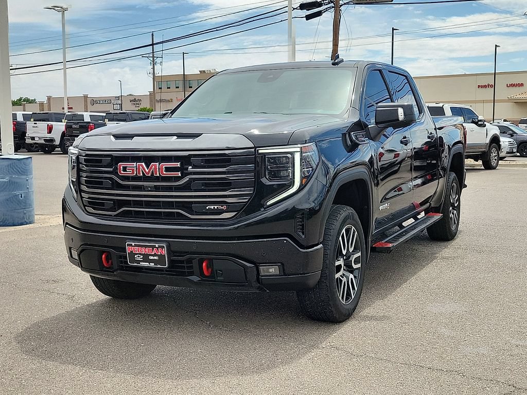 Used 2023 GMC Sierra 1500 AT4 w/ Technology Package AWD/4WD image 4